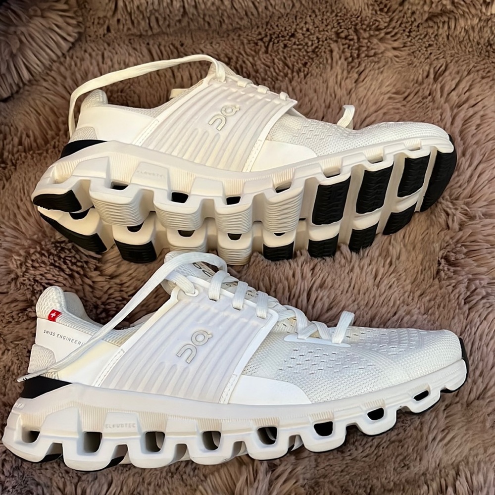 On Cloud Runners - image 1